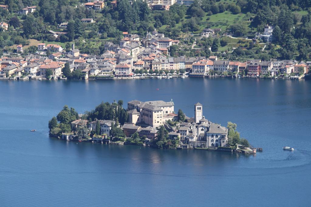 Fattoria Del Pino Bed and Breakfast Orta San Giulio Exteriör bild