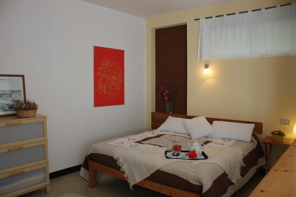 Fattoria Del Pino Bed and Breakfast Orta San Giulio Rum bild