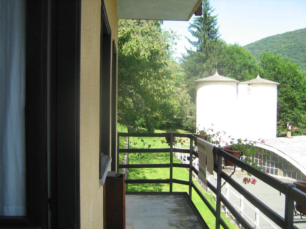 Fattoria Del Pino Bed and Breakfast Orta San Giulio Rum bild